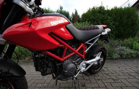 Ducati Hypermotard Sitz neu beziehen.