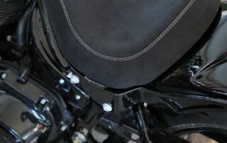 Motorrad Sitz aufpolstern. Harley Breakout 114